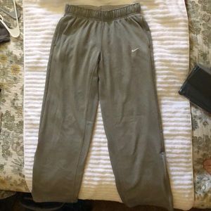 Nike therma-fit sweats